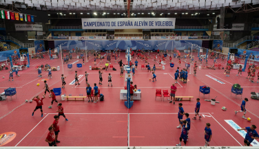 Las jóvenes promesas del voleibol brillan en la primera jornada del Campeonato Alevín 2025
