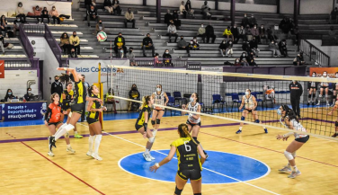 La afición alienta al Aguere hacia los tres puntos