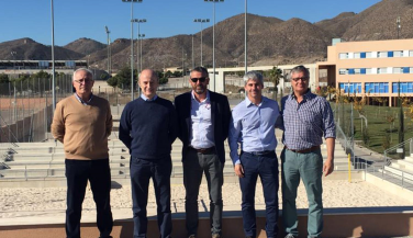 Visita del presidente de la RFEVB al Centro Internacional de Voley Playa de Lorca
