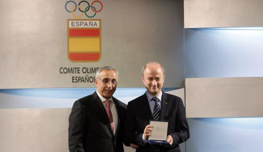 Agustín Martín Santos recibe la Orden Olímpica del COE